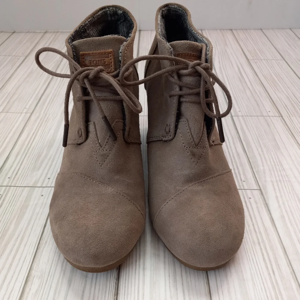 Toms Suede Leather Taupe Booties